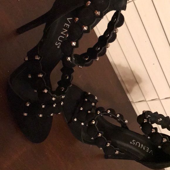 Heels - Picture 1 of 3